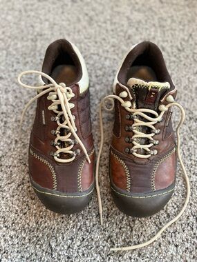 Jambu Women's Brown and Cream Lace-Up Sneakers